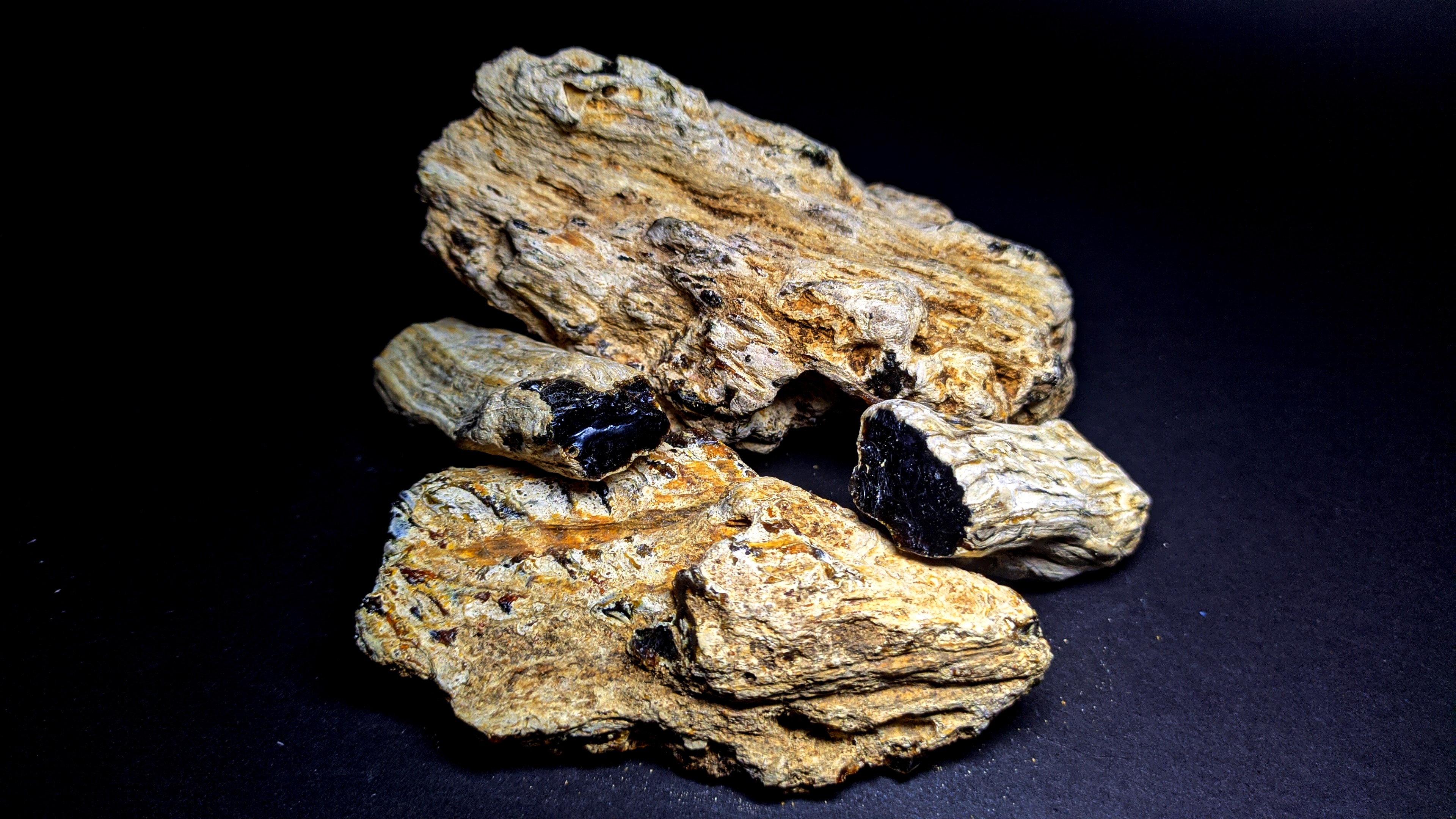 Indonesian damar batu natural resin